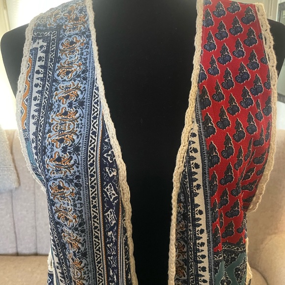 Umgee Red and Blue Patterned Vest - Picture 4 of 9